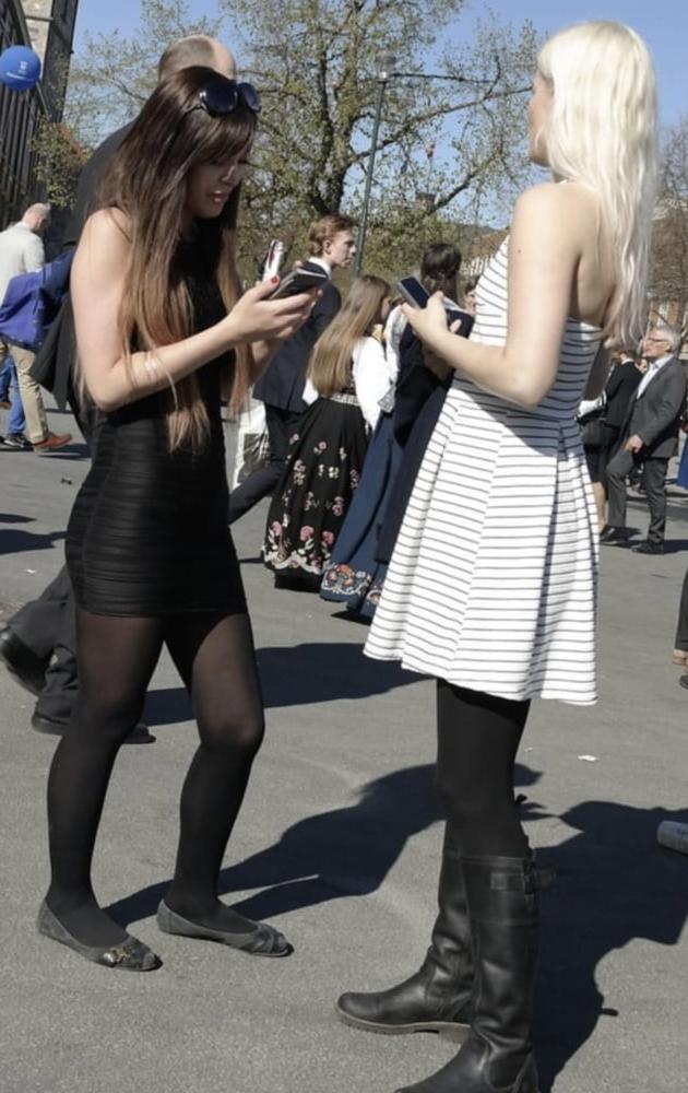 25P Street Pantyhose - UK and Euro Legs Part 1