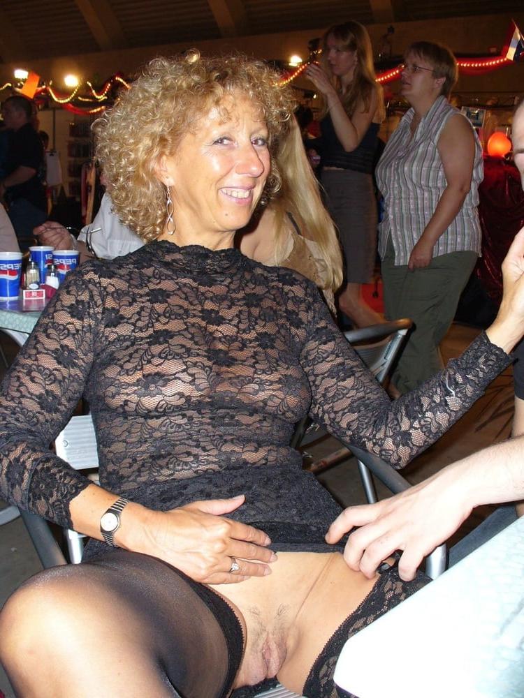 10P Flashing Milf Outside