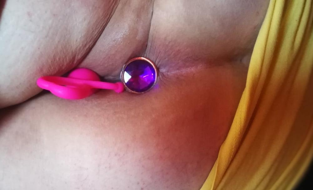 25P Pussy Play and Flash