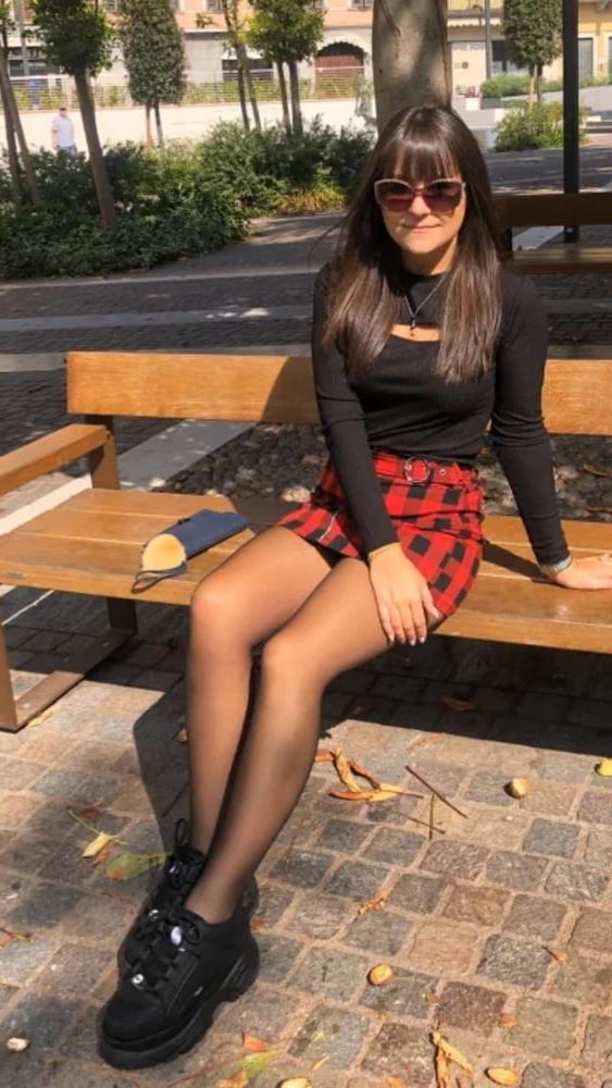 25P hot legs on benches