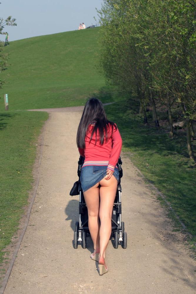 25P Brunette Flashing Outside
