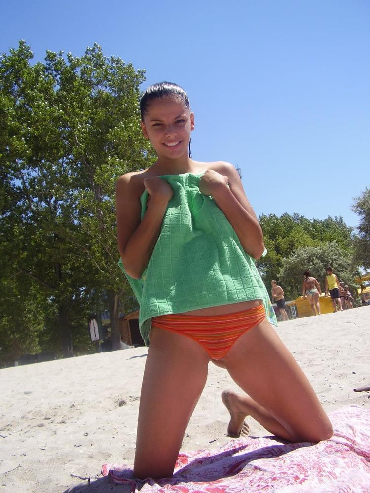 20P Latina Flashing Outside