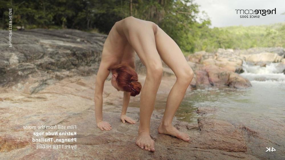 13P Nackt Yoga
