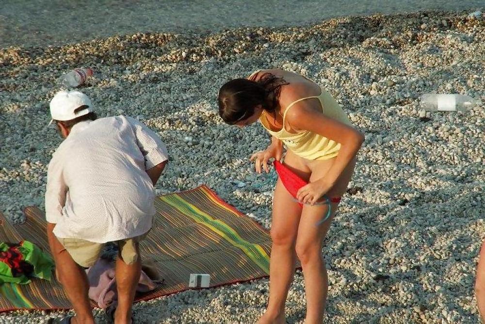 25P Changing Panties on the Beach