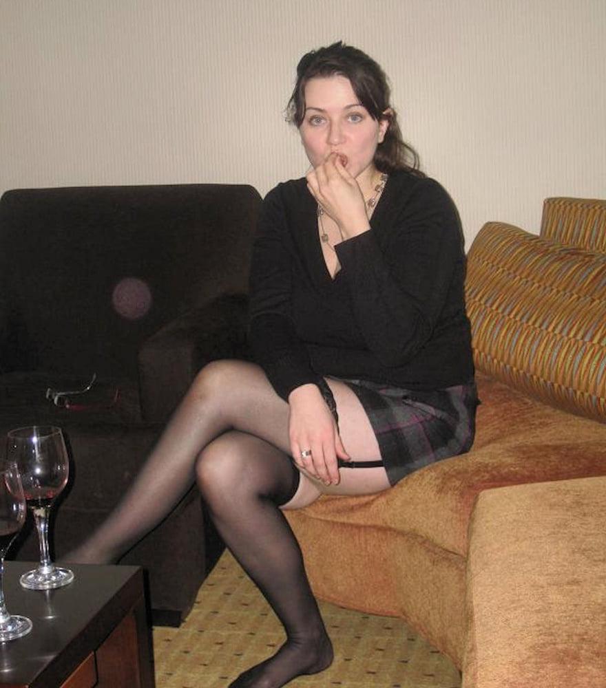 15P Slutty Wives With Crossed Legs