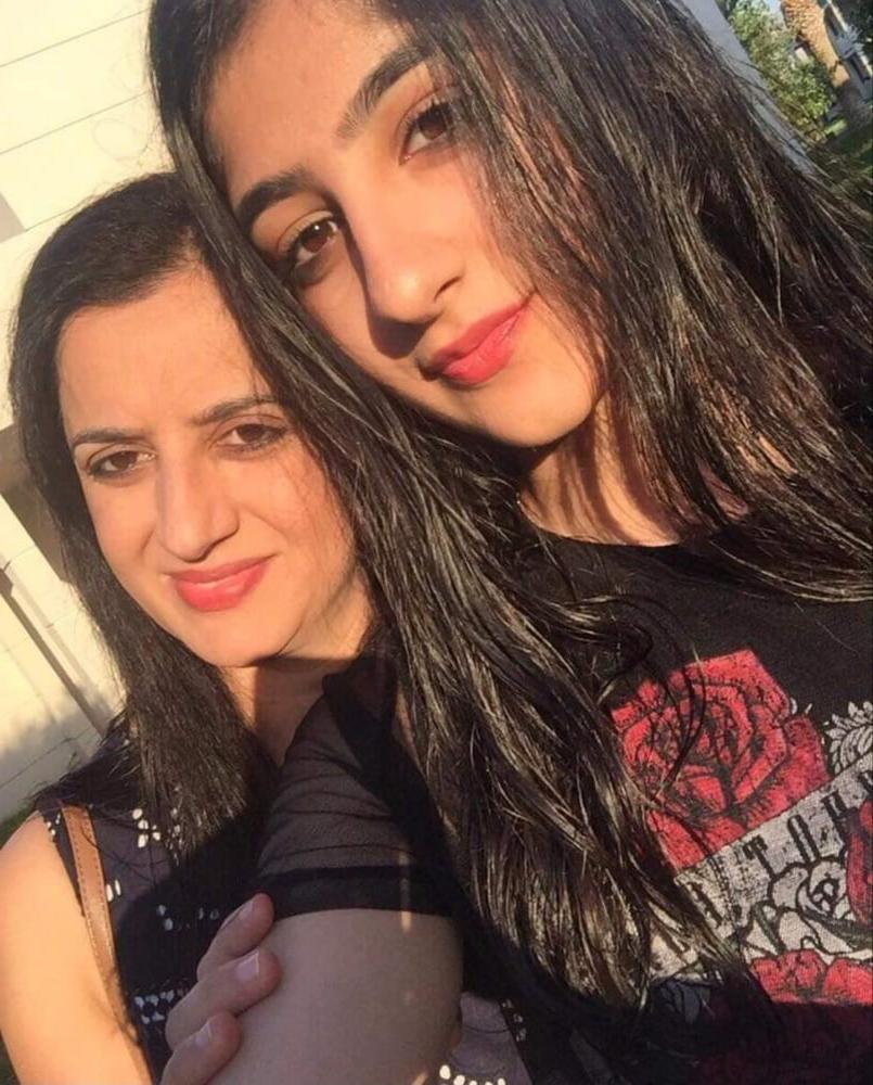 25P Indian MILF Poonam and Friends for Dirty Comments