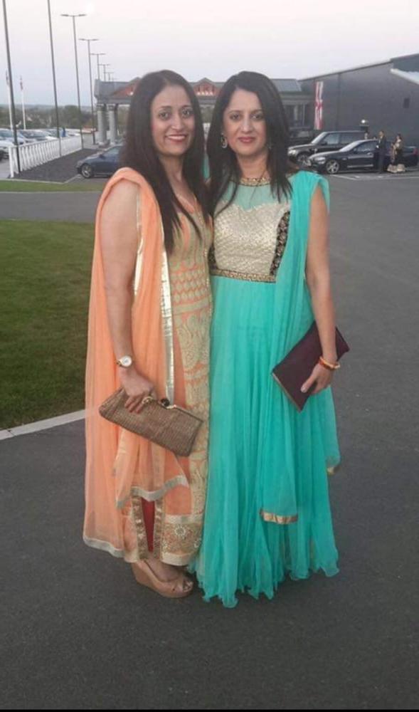 25P Indian MILF Poonam and Friends for Dirty Comments
