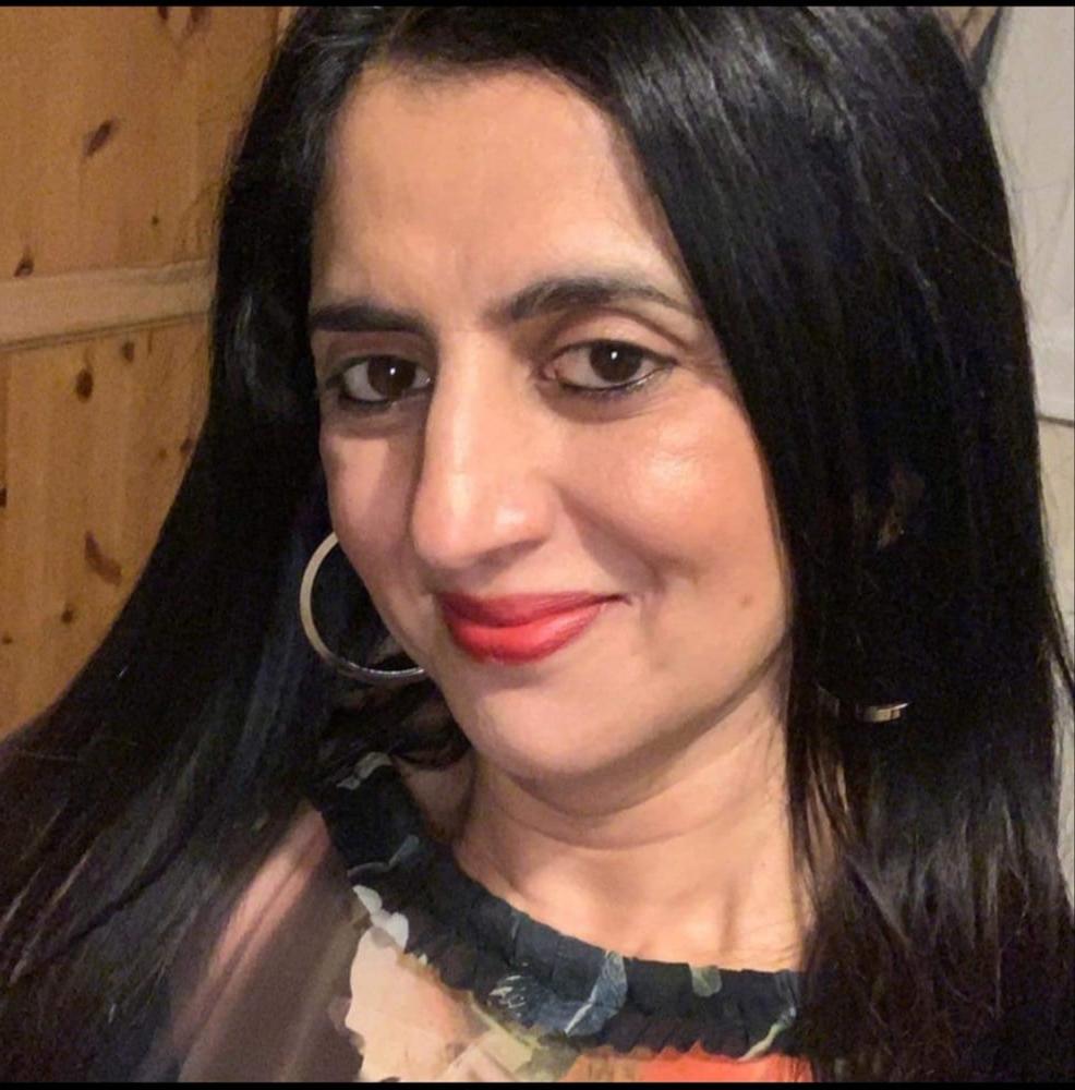 25P Indian MILF Poonam and Friends for Dirty Comments