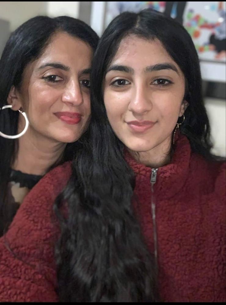 25P Indian MILF Poonam and Friends for Dirty Comments