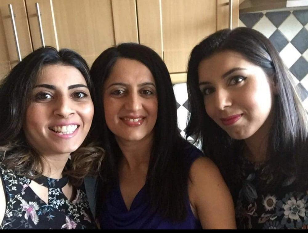 25P Indian MILF Poonam and Friends for Dirty Comments
