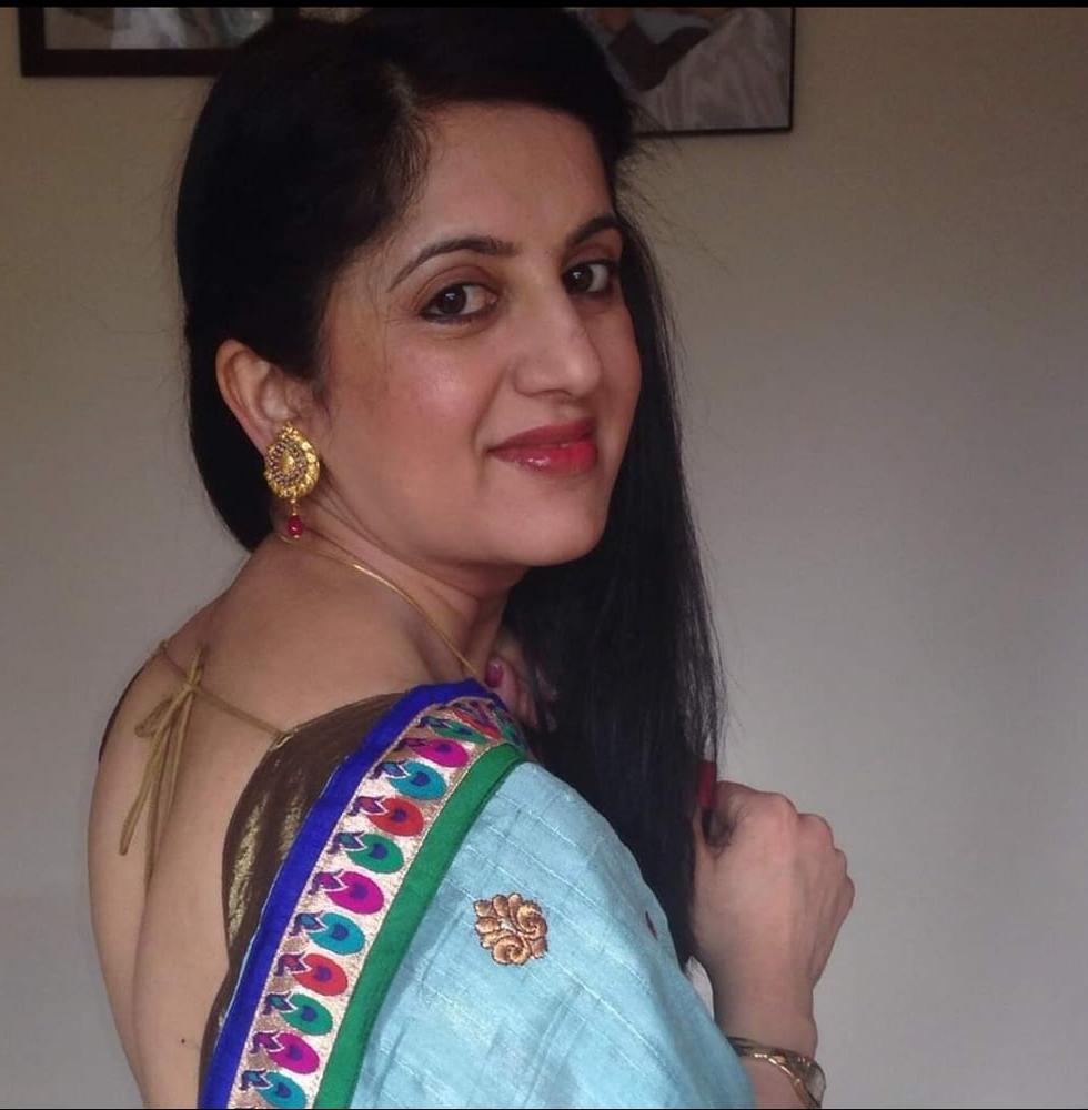 25P Indian MILF Poonam and Friends for Dirty Comments