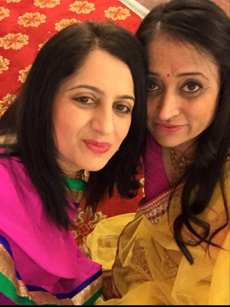 25P Indian MILF Poonam and Friends for Dirty Comments
