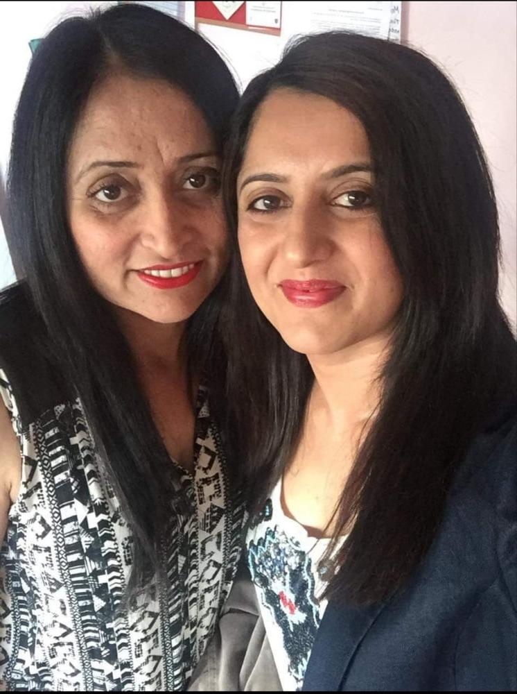 25P Indian MILF Poonam and Friends for Dirty Comments