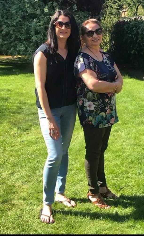 25P Indian MILF Poonam and Friends for Dirty Comments