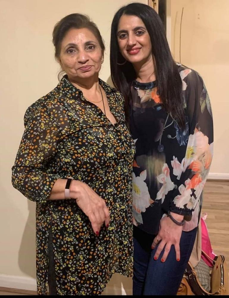 25P Indian MILF Poonam and Friends for Dirty Comments