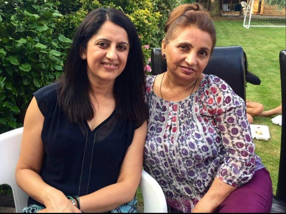25P Indian MILF Poonam and Friends for Dirty Comments