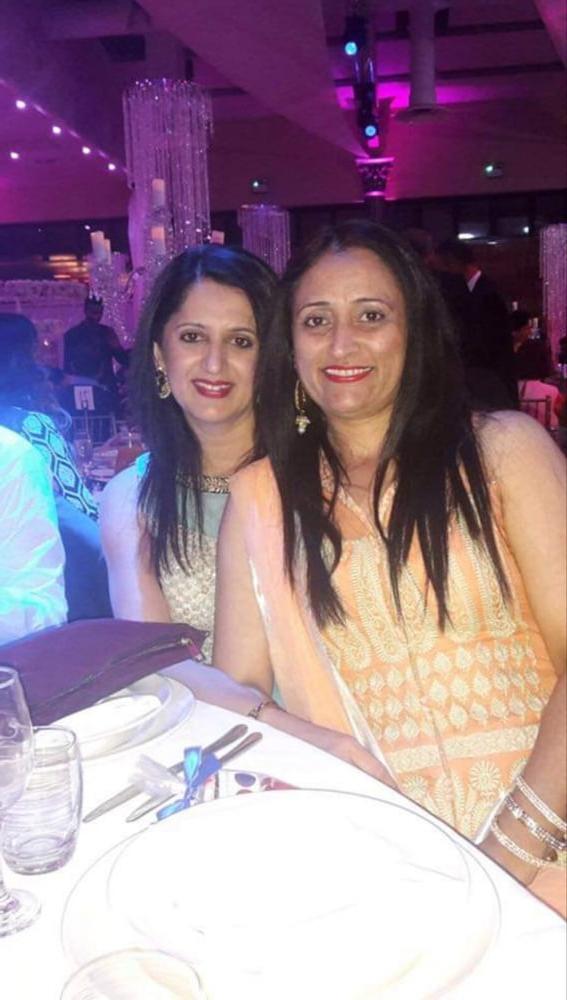 25P Indian MILF Poonam and Friends for Dirty Comments