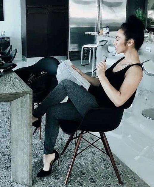 25P Sexy Crossed Legs #26