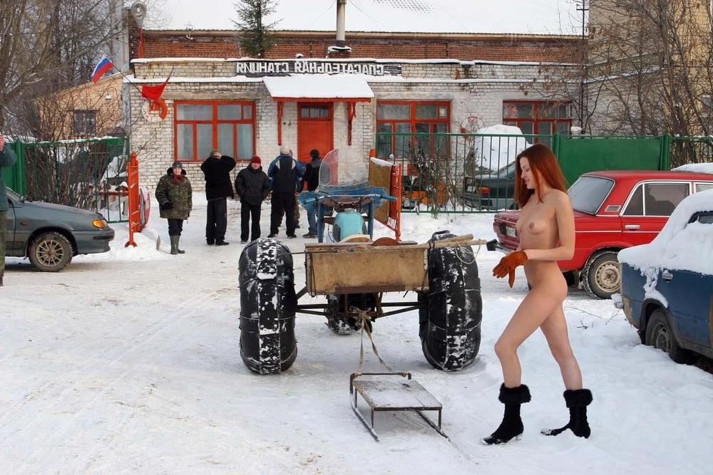 25P Flashing Outside In The Snow