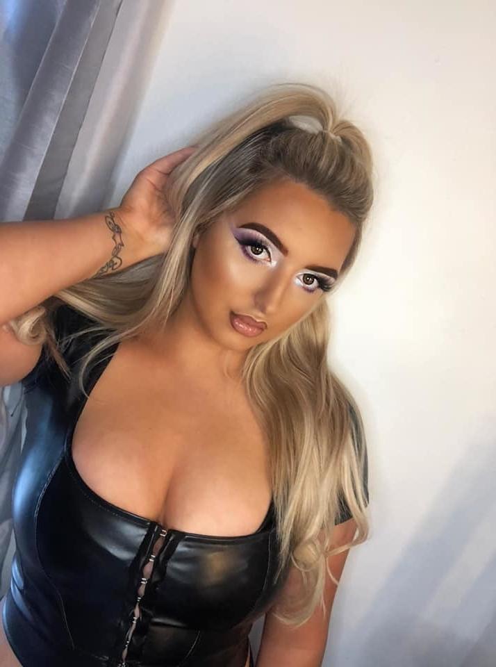 25P sexy stunning scottish babe Kelly