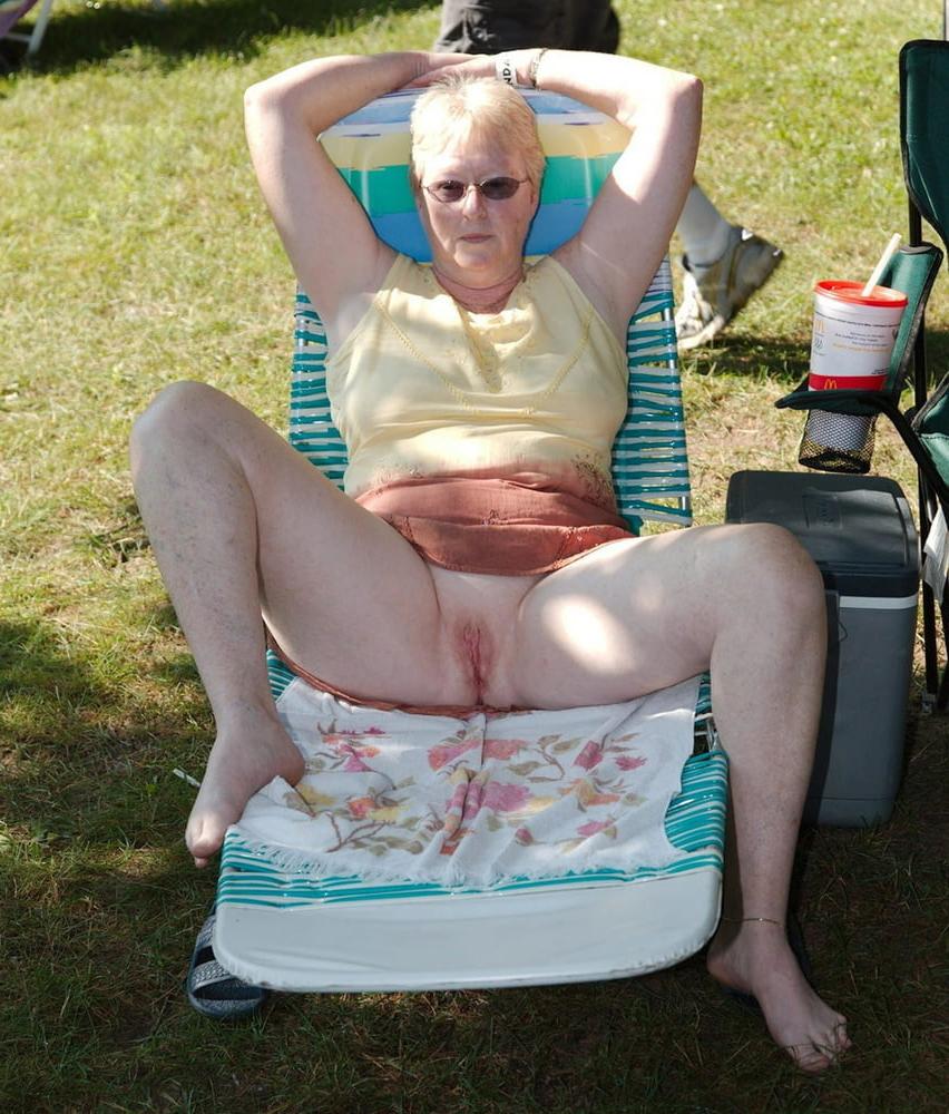 25P Grannies spread legs and show tits