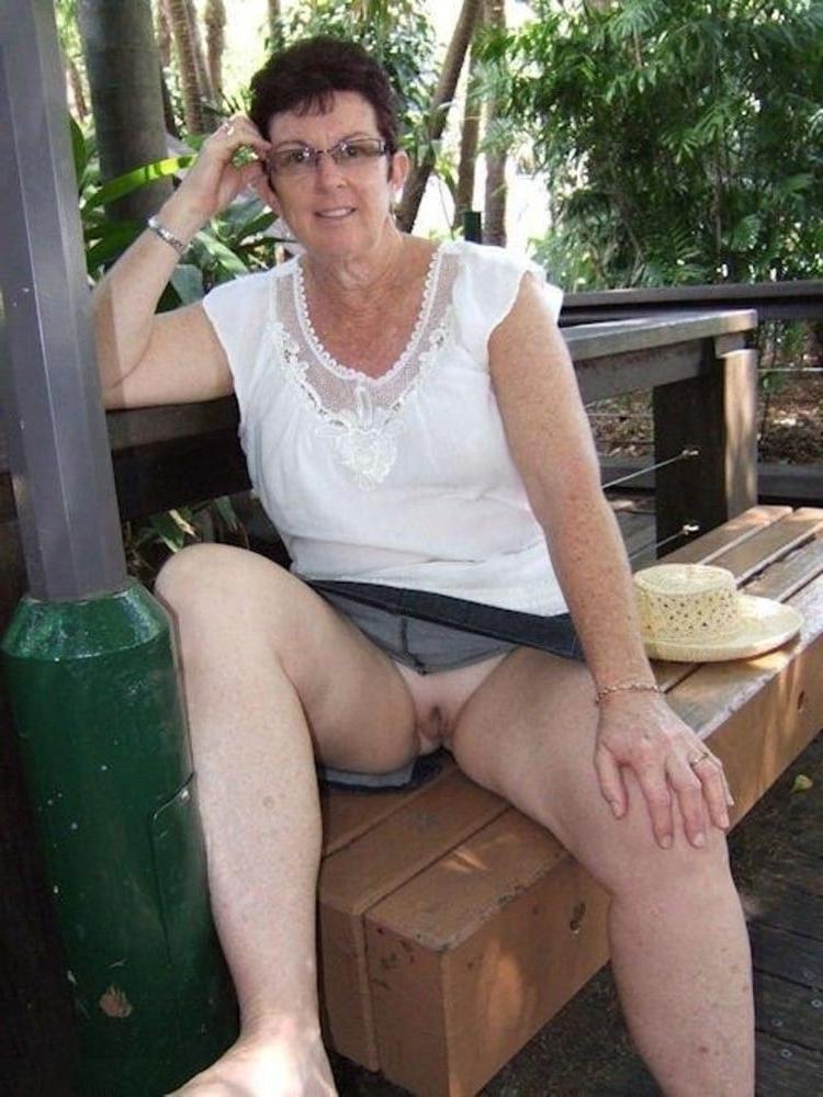 25P Grannies spread legs and show tits