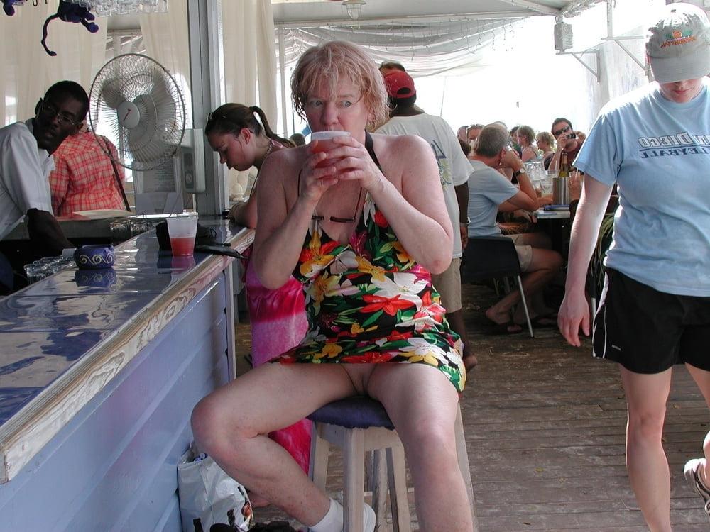 25P Grannies spread legs and show tits