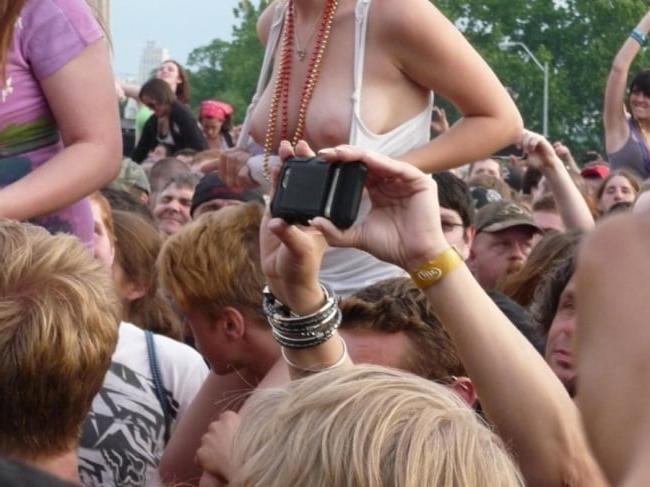 25P Amateur Sluts Public Flashing! - 200!!!