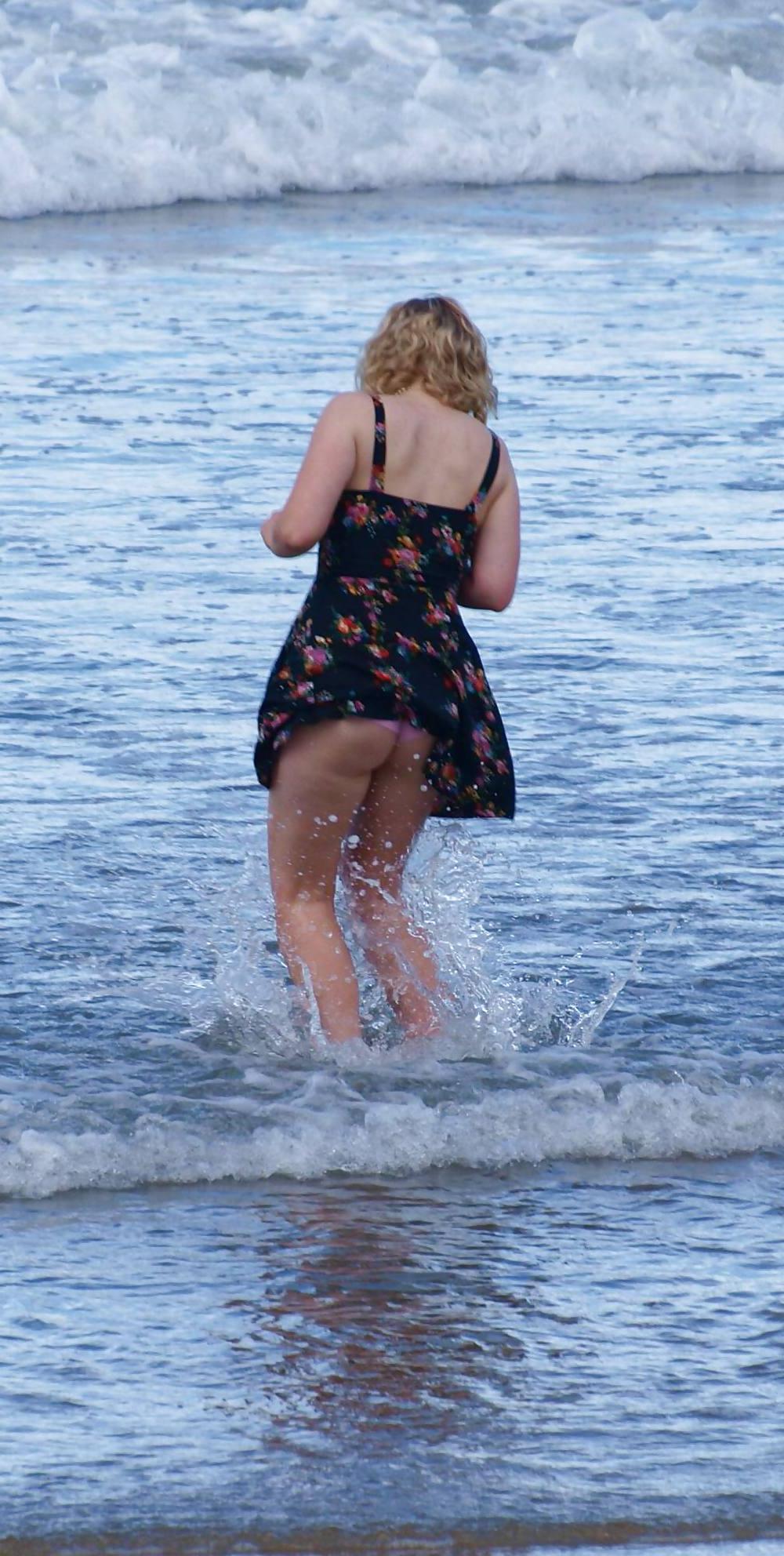 25P Beach Voyeur