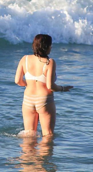 25P Beach Voyeur