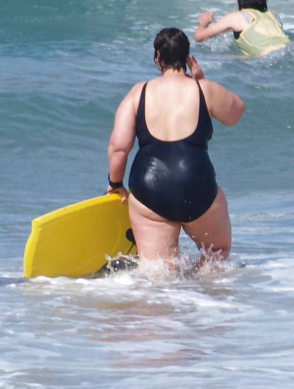 25P Beach Voyeur