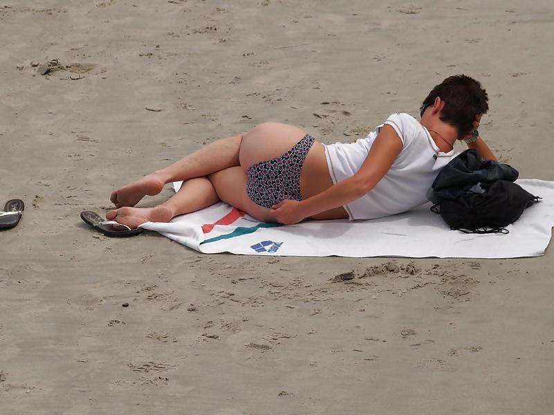 25P Beach Voyeur