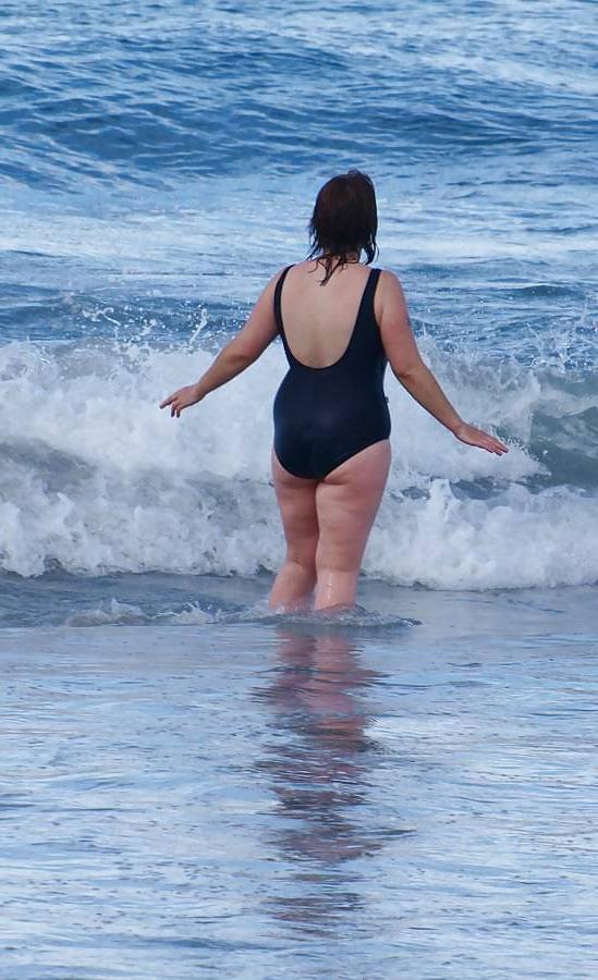 25P Beach Voyeur