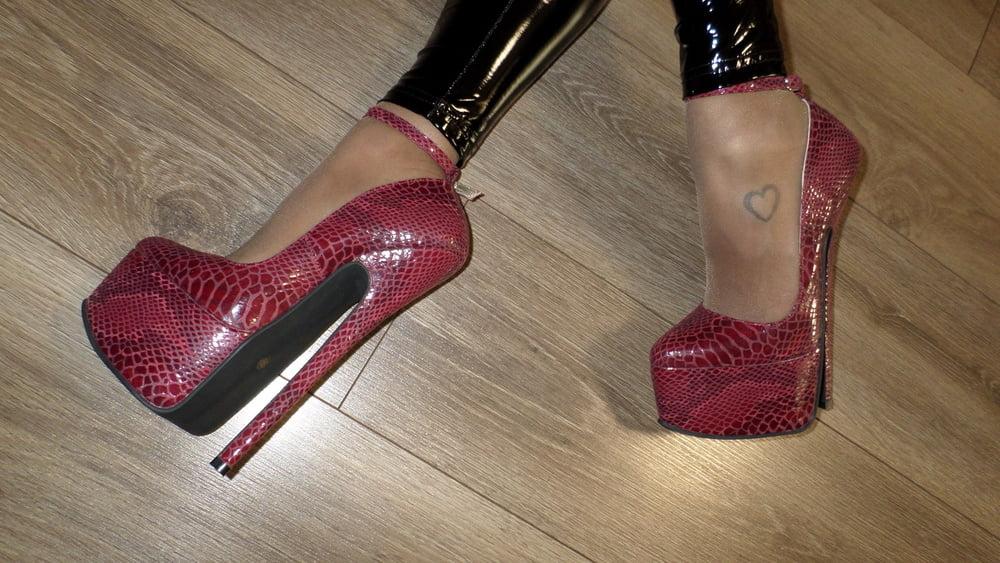 16P 20 cm heels and patent leather leggings