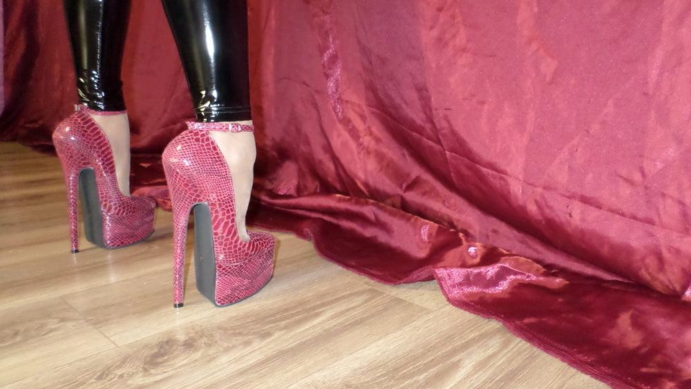 16P 20 cm heels and patent leather leggings