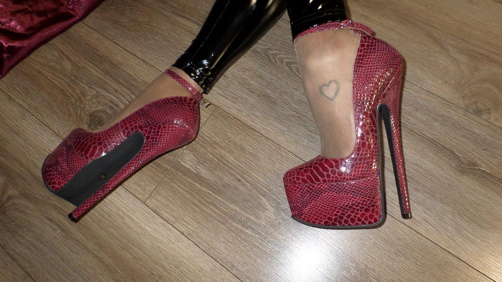 16P 20 cm heels and patent leather leggings