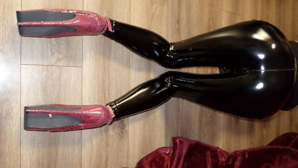 16P 20 cm heels and patent leather leggings