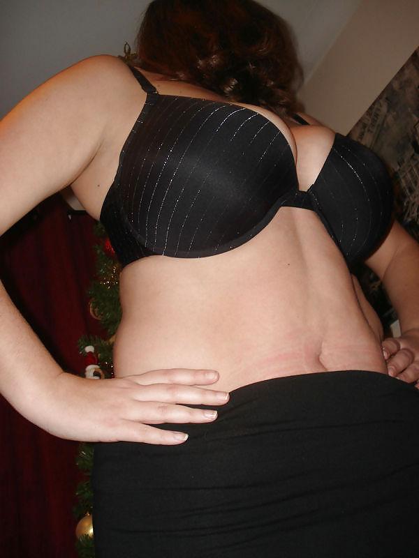 24P Woman their sell bras on the net