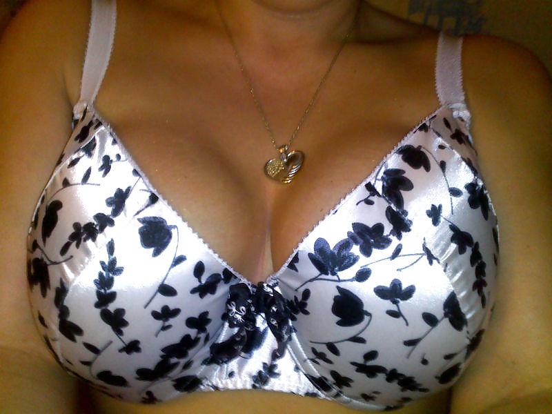 24P Woman their sell bras on the net