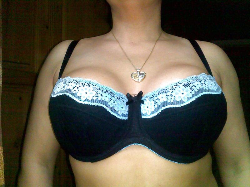 24P Woman their sell bras on the net