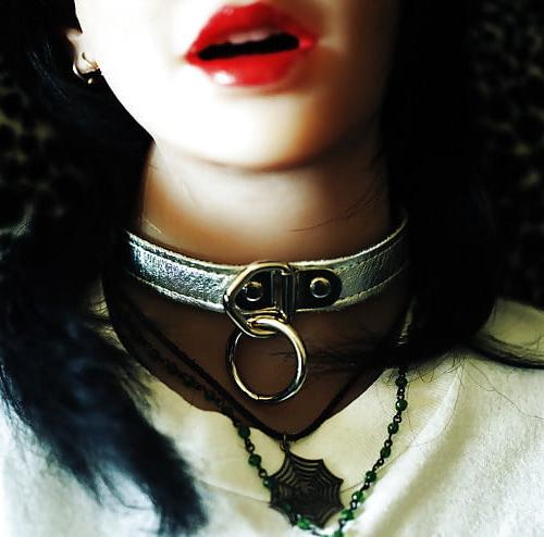 25P Frauen mit Halsband (Collar) #08