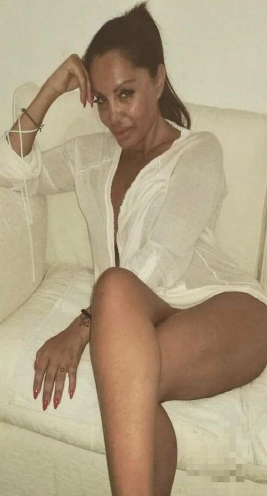 25P Sexy Crossed Legs #25