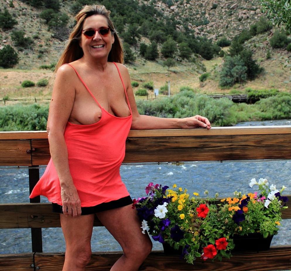 25P Older and hot 142 (Flashing tits)