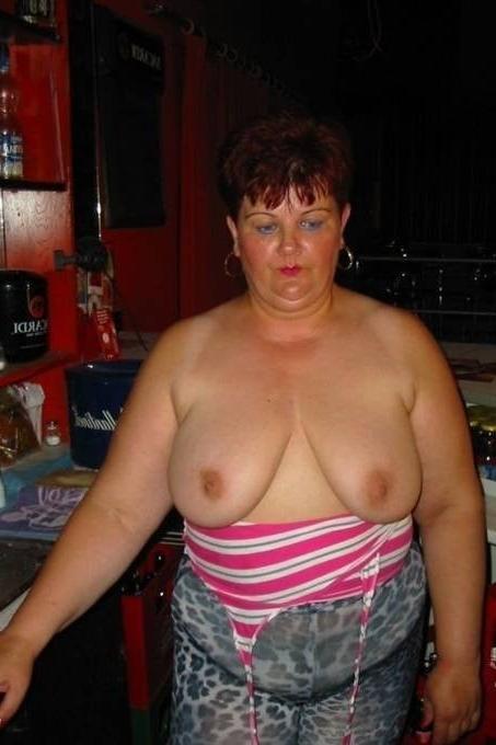 25P Older and hot 142 (Flashing tits)