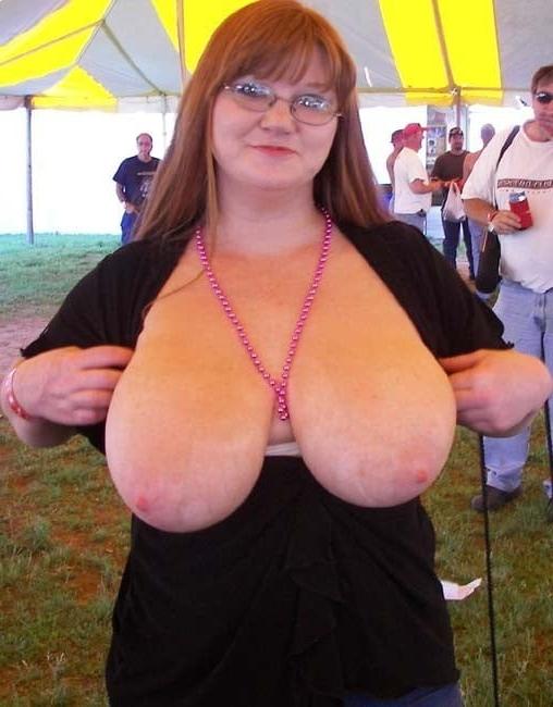 25P Older and hot 142 (Flashing tits)