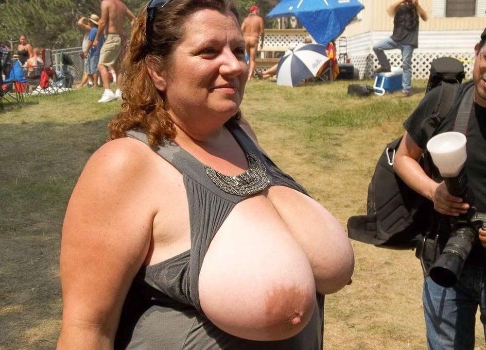 25P Older and hot 142 (Flashing tits)
