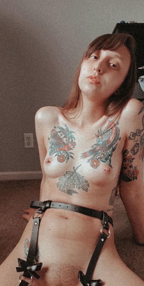 25P 22 yo small tattooed US Nympho slut - private selfie pics