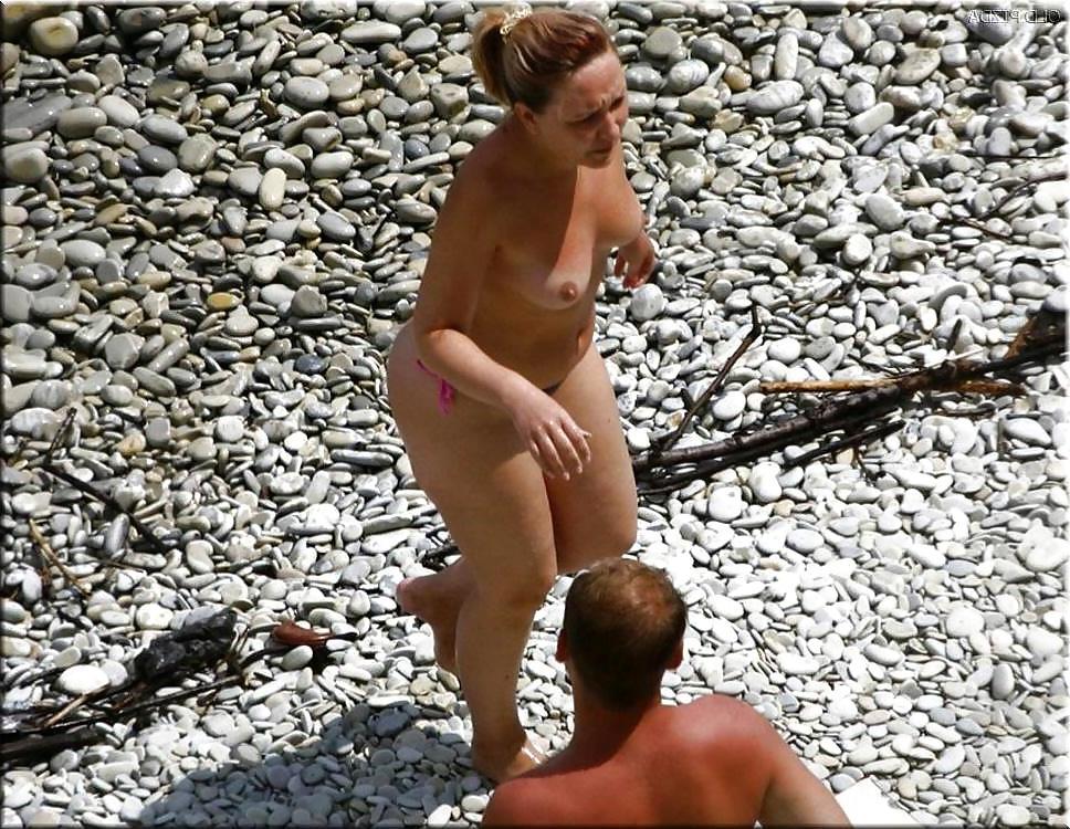 25P Mature Beach Nudists