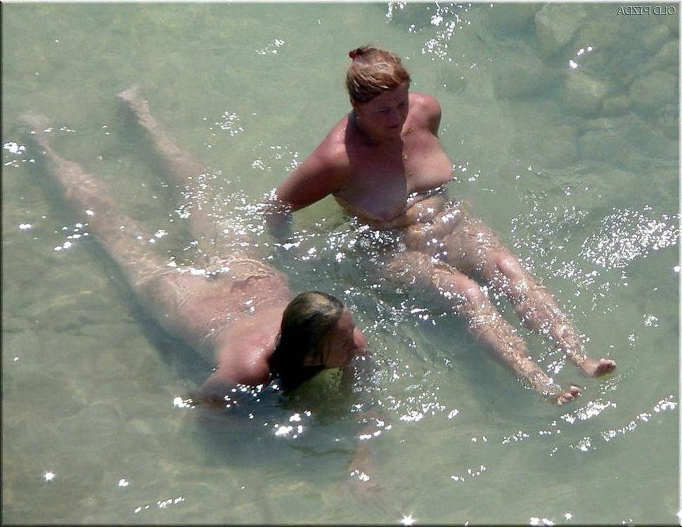 25P Mature Beach Nudists