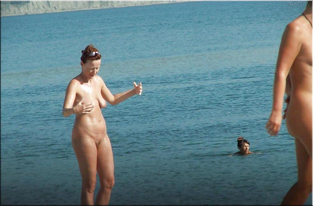 25P Mature Beach Nudists